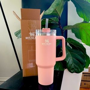 Adventure Quencher Travel Tumbler 40 OZ nectar color